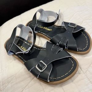 Girls Saltwater Sandals size 2. Very dark brown
